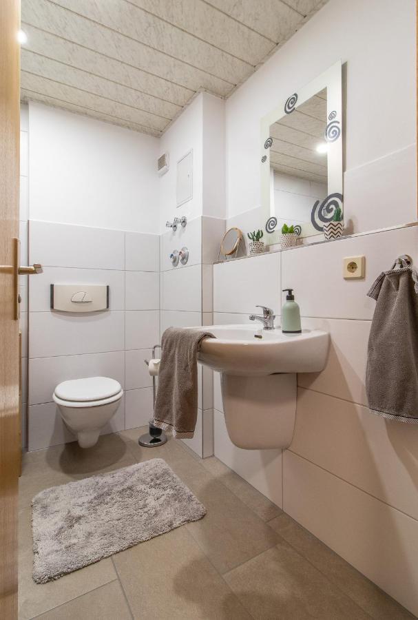Modernes Apartment Im Gruenen I Balkon I Wlan I Stellplatz Schwarzenberg  Extérieur photo