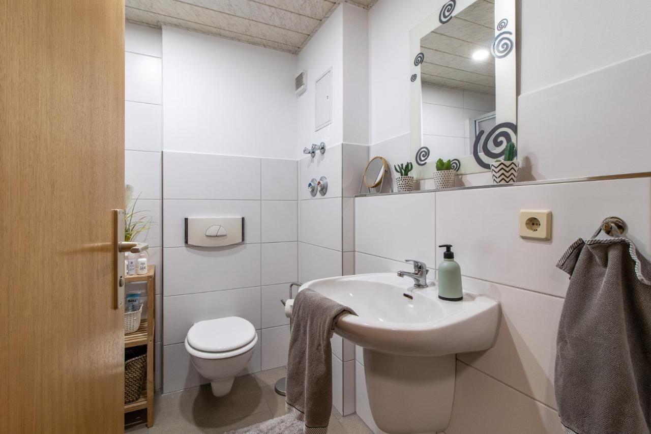 Modernes Apartment Im Gruenen I Balkon I Wlan I Stellplatz Schwarzenberg  Extérieur photo